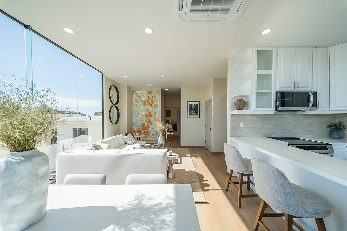 1 Los Cristales-Bright Living Area