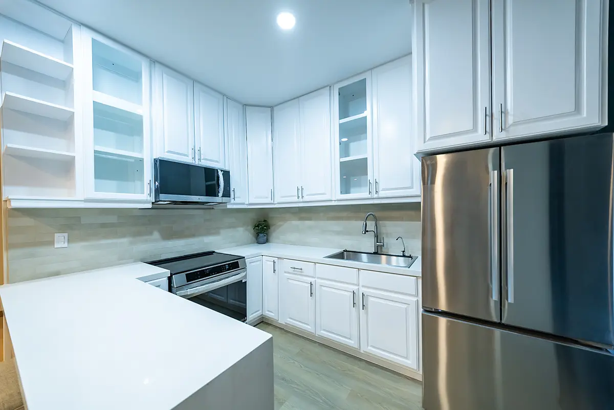13 Los Cristales-Baccarat-White Modern Kitchen
