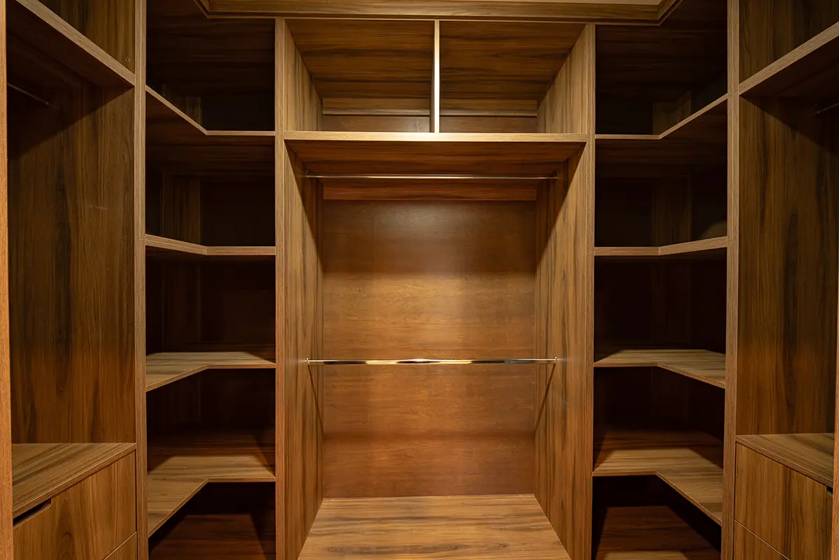13 Los Cristales-Oppalo-Closet Shelving