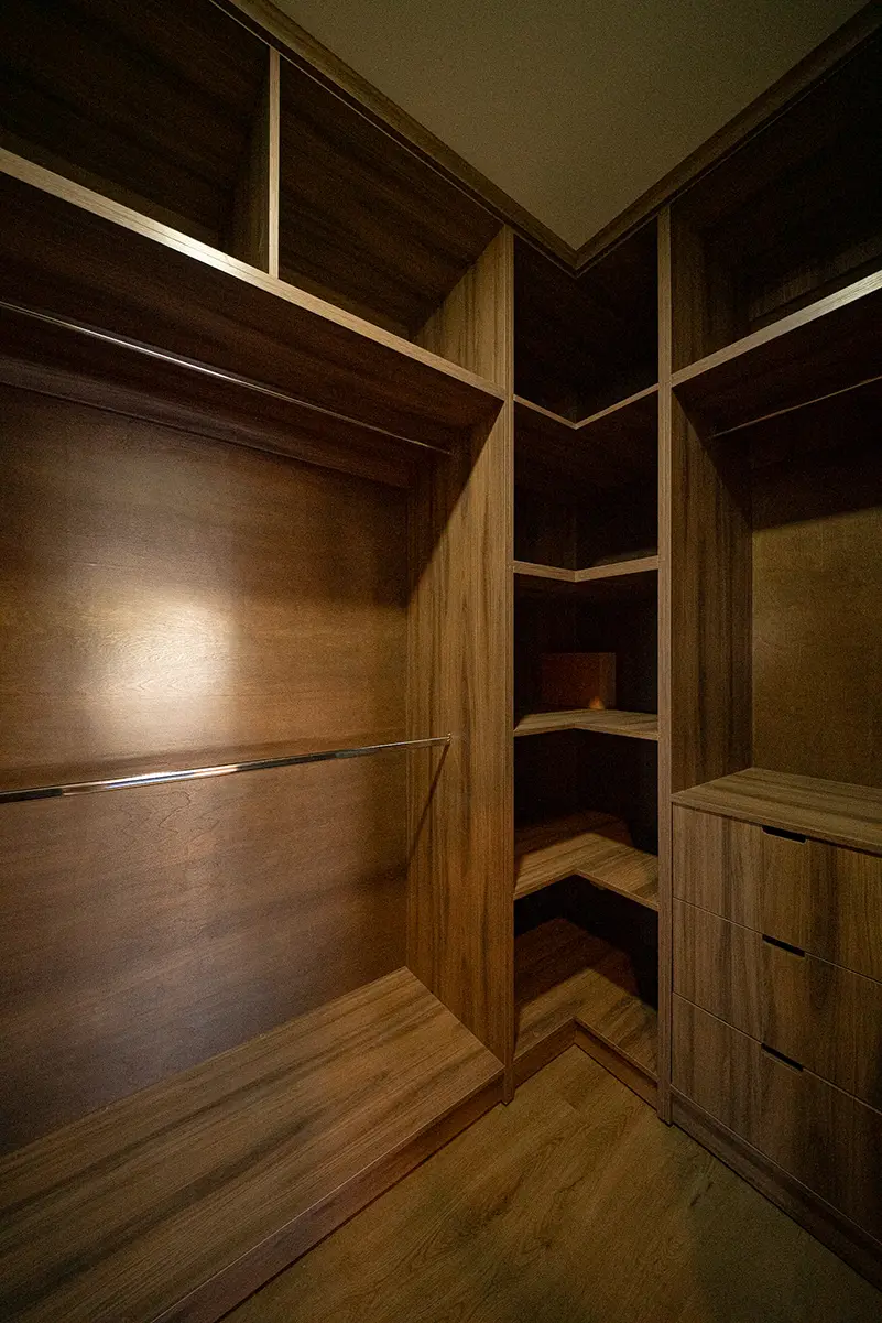 14 Los Cristales-Oppalo-Closet Interior
