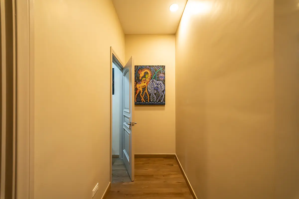 37 Los Cristales-Oppalo-Hallway Art